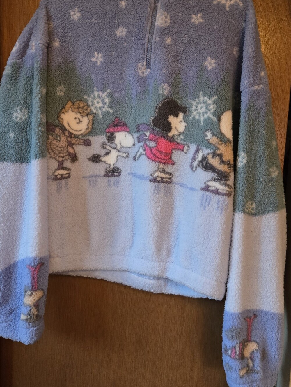 NWT PEANUTS QUARTER ZIP PULLOVER JUNIORS MEDIUM